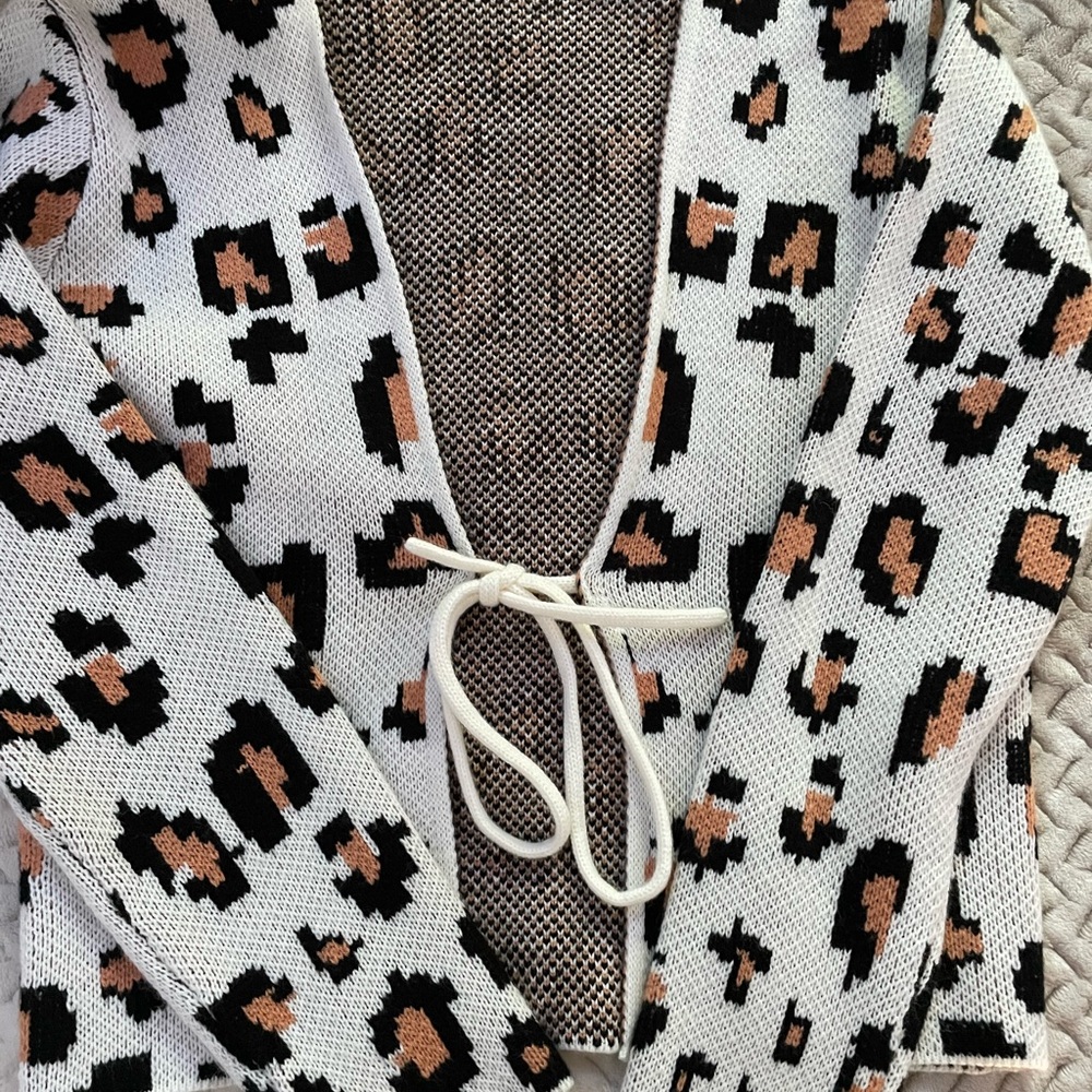 Leapord print front tie sweater